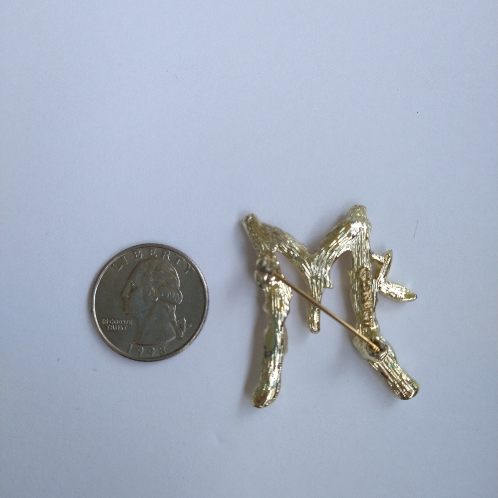 Sarah Coventry Gold Tone Monogram "M" Initial Brooch Pin - Picture 3 of 4